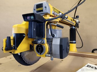 Radiální pila, zkracovací pila, pila DEWALT, pokosová pila - 7