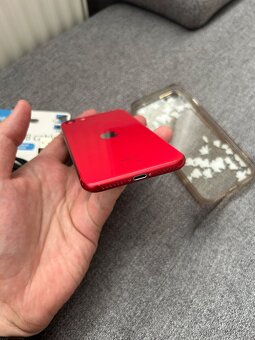 Prodám iPhone SE2020 256gb (100% kondice baterie) - 7