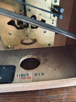 Krásné původní hodiny na klíček z 50. let - 7