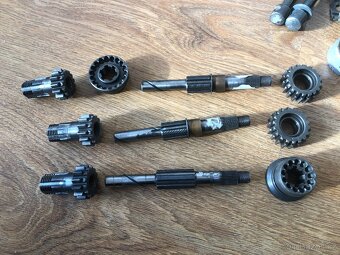 Prodám náhradní díly na jawetta 551 a Stadion S 11 a S 22 - 7