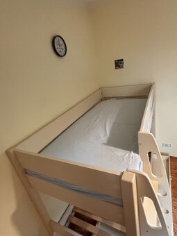 Sadu nábytku do dětského pokoje s patrovou postelí. - 7