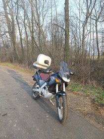 Originál zadní kufr Aprilia Pegaso Cube i s držákem ad. - 7