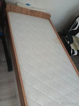 Prodam postel s vysouvacim dolnim luzkem, je jako nova - 7