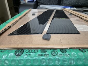 dekorační polep B sloupků dveří carbon design VW Golf VI od - 7