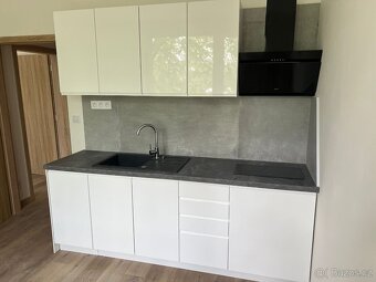 Vzorková kuchyňská linka - sestava bezúchytková Aspen - 7