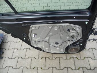 ŠKODA OCTÁVIA 2 COMBI - DVEŘE,tapce,zrcátko - 7