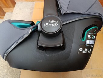 Britax Römer Baby-Safe 3 i-Size + isofix základna - 7