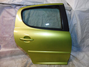 Prodám všechny dveře na PEUGEOT 207 , rv: 2007 - 7