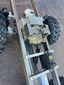 Model 1:10 Tatra 813 6x6 podvozek a rám - 7