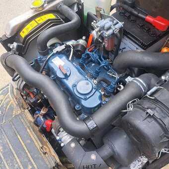 Minibagr Kubota K008-3 - 7