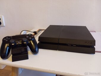 Prodám PlayStation 4 +volant 2x ovladač - 7