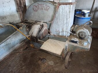 Historická řezačka píce, slámy - 7