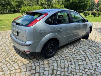 Ford Focus 1.6i - 7