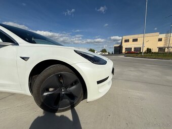 Tesla model 3 - 7