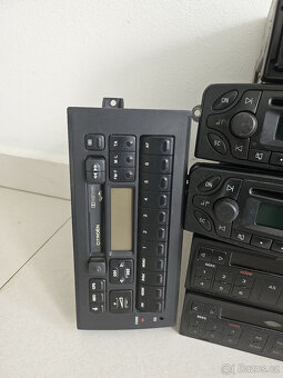 31 ks - STARÁ AUTORÁDIA - OLDTIMER - BLAUPUNKT - SBÍRKA - 7