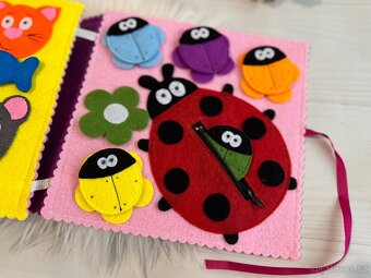 Quiet book. Plstěná kniha. Dárek na Vánoce. Dárek pro holku - 7