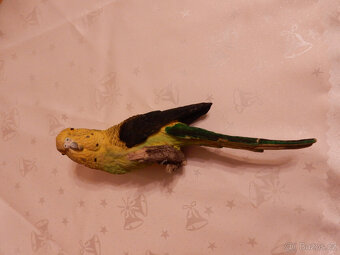 Prodám zahradní dekoraci na pověšení-Papoušky 4ks - 7