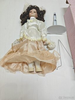 Porcelánová panenka Genuine Porcelain Doll - 7