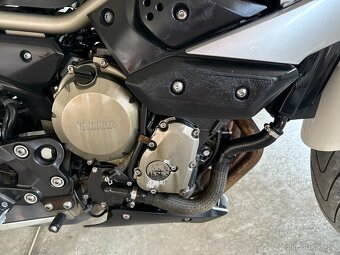 Yamaha XJ6 - 7