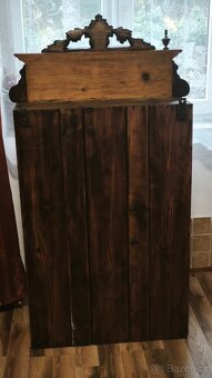 Starožitná dřevěná vitrína. - 7