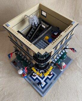 LEGO CREATOR EXPERT - 10211 - GRAND EMPORIUM - 7