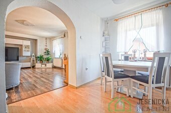 Prodej rodinného domu s obchodním prostorem ve městě Žulová - 7