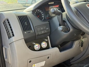 Obytné auto - Roller Team Granduca, 2012, 3.0 jtd, solár - 7