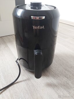 Horkovzdušná fritéza Tefal Easy Fry Compact EY101815 Černá - 7