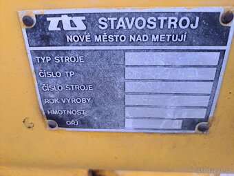 Vibrační válec Stavostroj VV113 - 7
