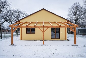 Moderní dřevostavba s velkým pozemkem a fotovoltaikou – přip - 7