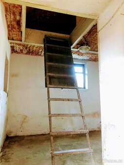 267m2 Stavební pozemek +zateplená patrová garáž - 7