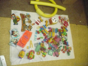 plastové kostky , domino, kostka-tvary ... - 7