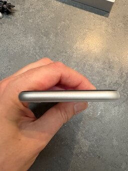 Apple iPhone SE 2020 64Gb White - 7