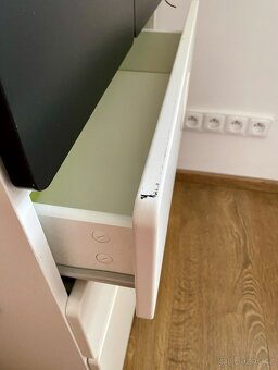 Dětská skříň s lavicí a úložným prostorem - 7