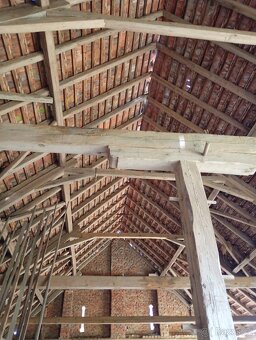 Staré trámy staré krovy staré prkna - 7