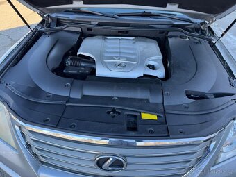 2011 LEXUS LX570 - 8 miest - 7