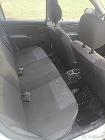 Dacia Duster 1.6 4x4 - 7