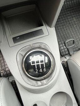 VOLKSWAGEN TOURAN 1.9 Tdi,7mist,kuze,rychlostí - 7