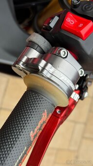 Aprilia Tuono V4 Factory 2022 - 7