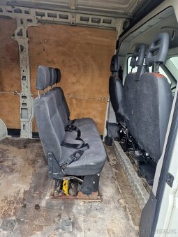 Peugeot Boxer 3.0 6 místné rok.v 2012 stk 26/3 najeto :372 - 7