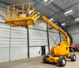 KLOUBOVÁ TERÉNNÍ PLOŠINA JLG 600 AJ - 7