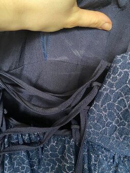 Tmavě modré maturitní plesové šaty S - 7