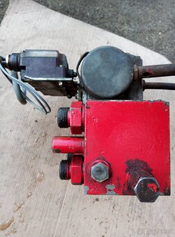 hydraulický rozvaděč - 7