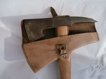 Hasičská sekyrka stará originální za 1.000 kč - 7