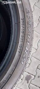 Prodám 2 x letní pneu Pirelli 275/40/21 - 7