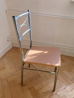 Jídelní stůl se 4 židlemi – moderní design, jako nový - 7