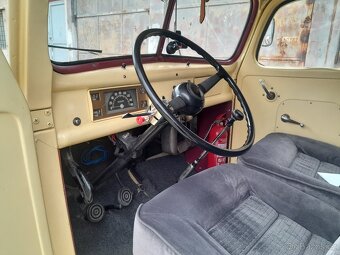 sanitní vůz Ford 79C, rok výroby 1947 - 7