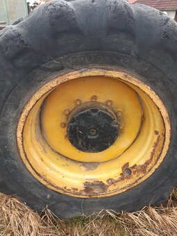 Prodám pneu 600/65r34 600/55r26,5 - 7