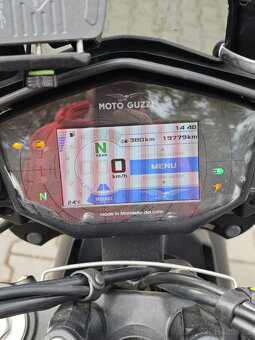 Moto Guzzi V85TT Nero Etna - 7