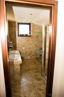 Pronajmu pokoj 20 m² s balkonem v 1. patře RD - 7